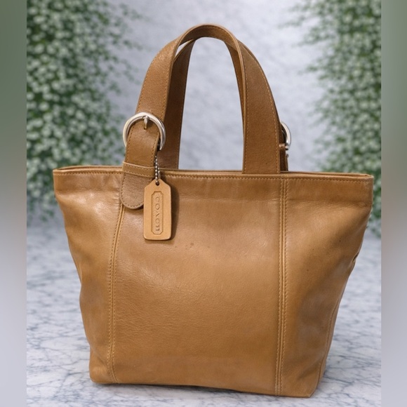 Coach Handbags - Coach Vintage 1997 Costa Rican leather waverly handbag.